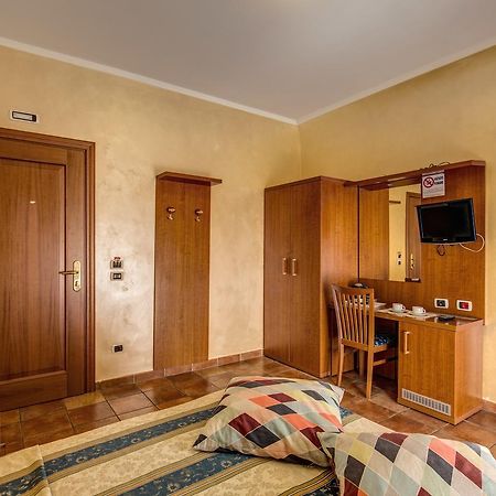 Hotel Maryelen 2 Рим Екстериор снимка