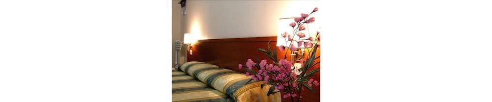 Hotel Maryelen 2 Рим Екстериор снимка
