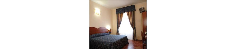 Hotel Maryelen 2 Рим Екстериор снимка