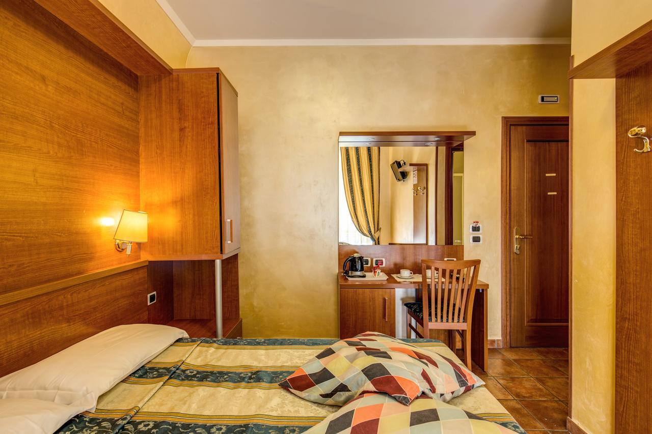 Hotel Maryelen 2 Рим Екстериор снимка