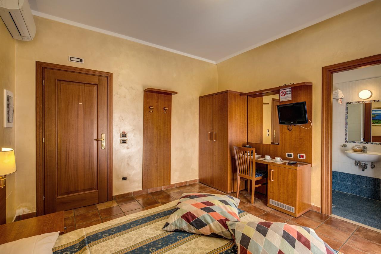 Hotel Maryelen 2 Рим Екстериор снимка
