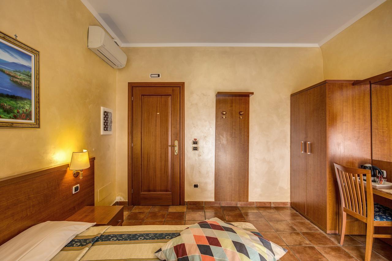 Hotel Maryelen 2 Рим Екстериор снимка